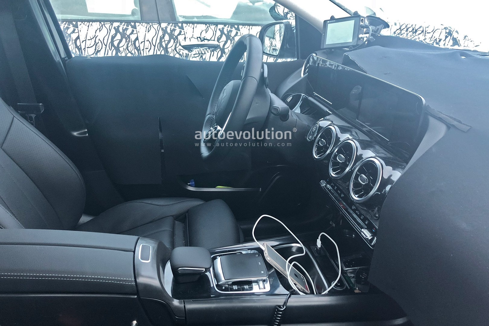 19 Mercedes Benz B Class Reveals New Interior With Mbux Screens Amg Line Kit Autoevolution