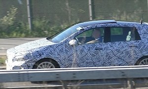 2019 Mercedes B-Class Spied on the Street, Has Big Sunroof