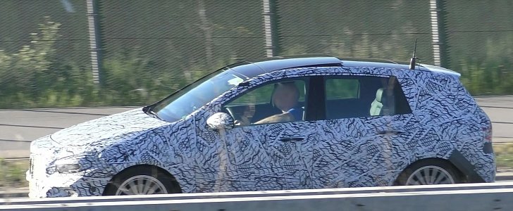 2019 Mercedes B-Class Spied on the Street, Has Big Sunroof