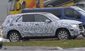 2019 Mercedes-Benz GLE Reveals Production Headlights in Traffic Spy Video