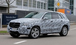 2019 Mercedes-Benz GLE Spied Inside and Out, Dashboard Shows New Square Vents