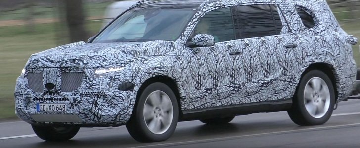 2019 Mercedes-Benz GLS-Class Shows LED Headlights in Latest Spy Video