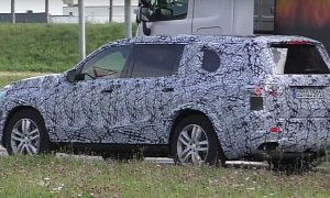 2019 Mercedes-Benz GLS Shows Up in Traffic, Mercedes-Maybach Versions Rumored