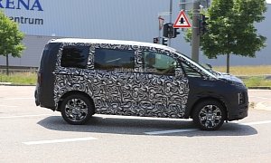 2019 Mitsubishi Delica Combines MPV Practicality With Crossover Styling