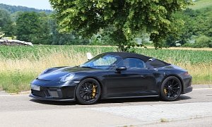 2019 Porsche 911 Speedster Spotted in Traffic, Debut Imminent