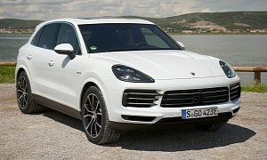 2019 Porsche Cayenne E-Hybrid Official Videos Shed Light on Life With PHEV SUV