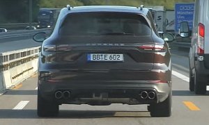 2019 Porsche Cayenne Shows Up on Autobahn, Looks Awesome in Real-World Footage