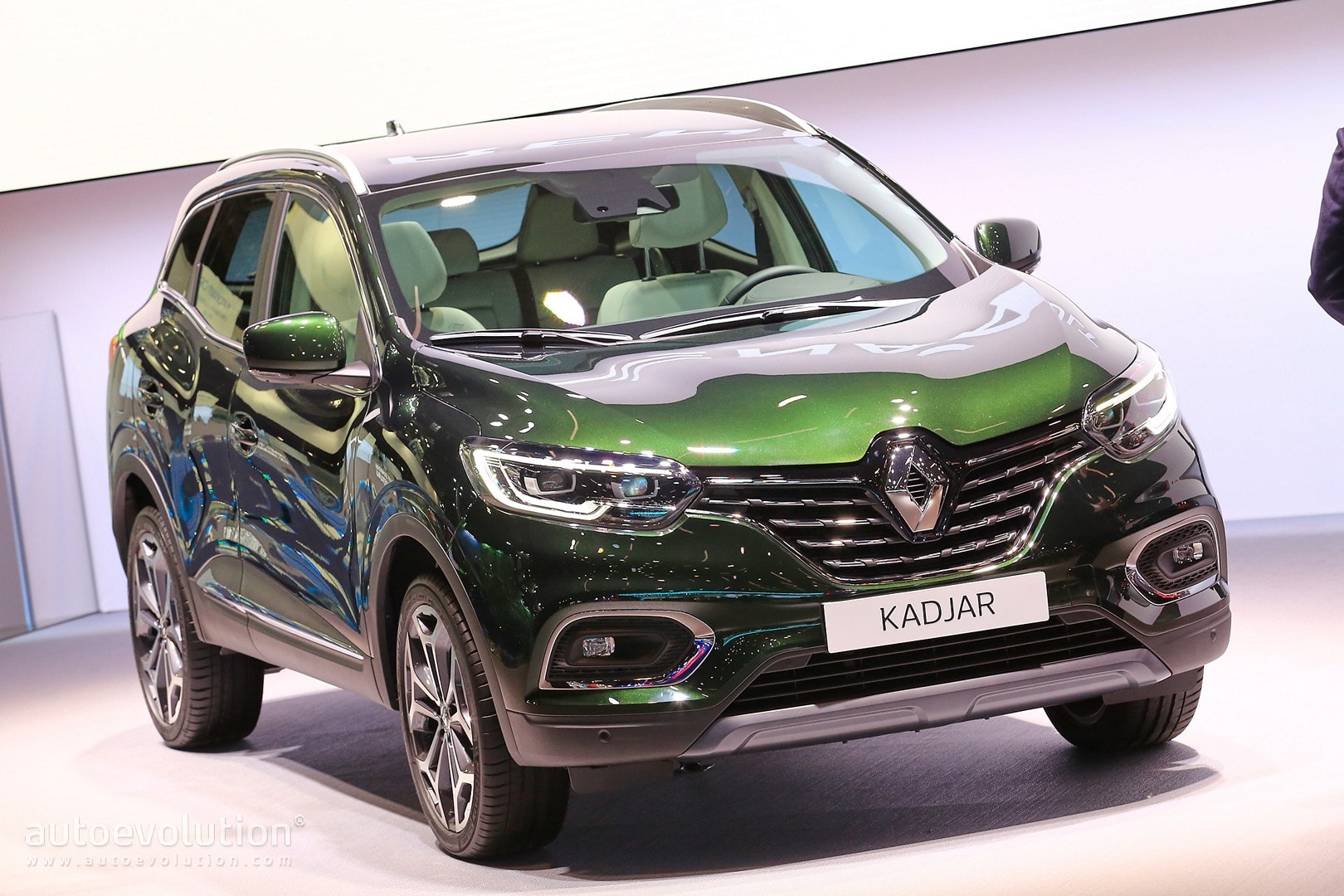 2019 Renault Kadjar Is a Simple But Effective Facelift in Paris