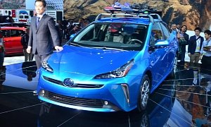 2019 Toyota Prius Shows New Face and 11.6-Inch Screen in Los Angeles