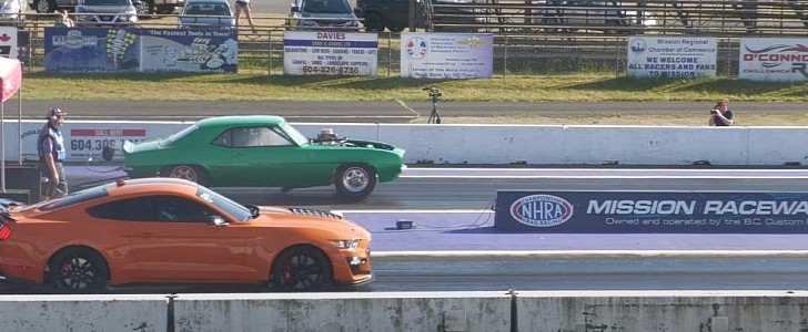 2020 Ford Mustang Shelby GT500 Drag Races 1969 Camaro RS