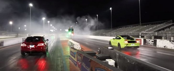 2020 Ford Mustang Shelby GT500 Drag Races Tesla Model S Raven
