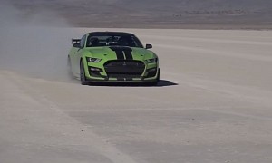 2020 Ford Mustang Shelby GT500 Riding the Dust at 183 MPH Looks Like Mad Max