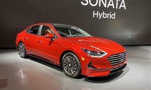 2020 Hyundai Sonata Hybrid Returns 52 MPG, Has Ugly Wheels in Chicago