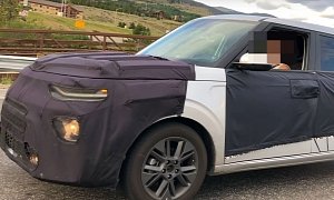 2020 Kia Soul Test Driver Has Cute Discussion With Spy