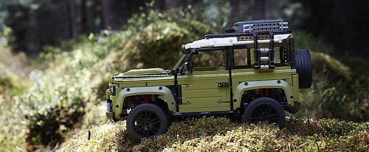 LEGO Technic 2020 Land Rover Defender