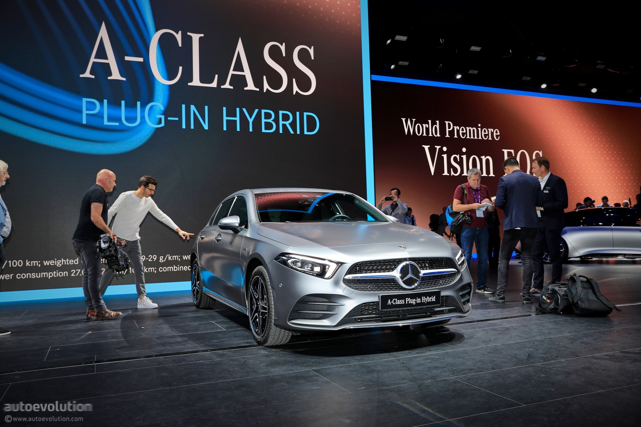2020 Mercedes-Benz A 250 e Plug-In Hybrid Hatchback Packs 15.6-kWh