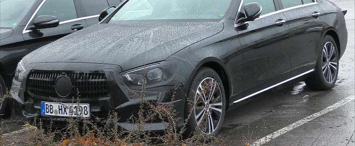 Mercedes E Class Facelift Spied With New Design Autoevolution