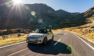 2020 MINI Cooper SE Takes on the Transfagarasan, Conquers It on a Single Charge