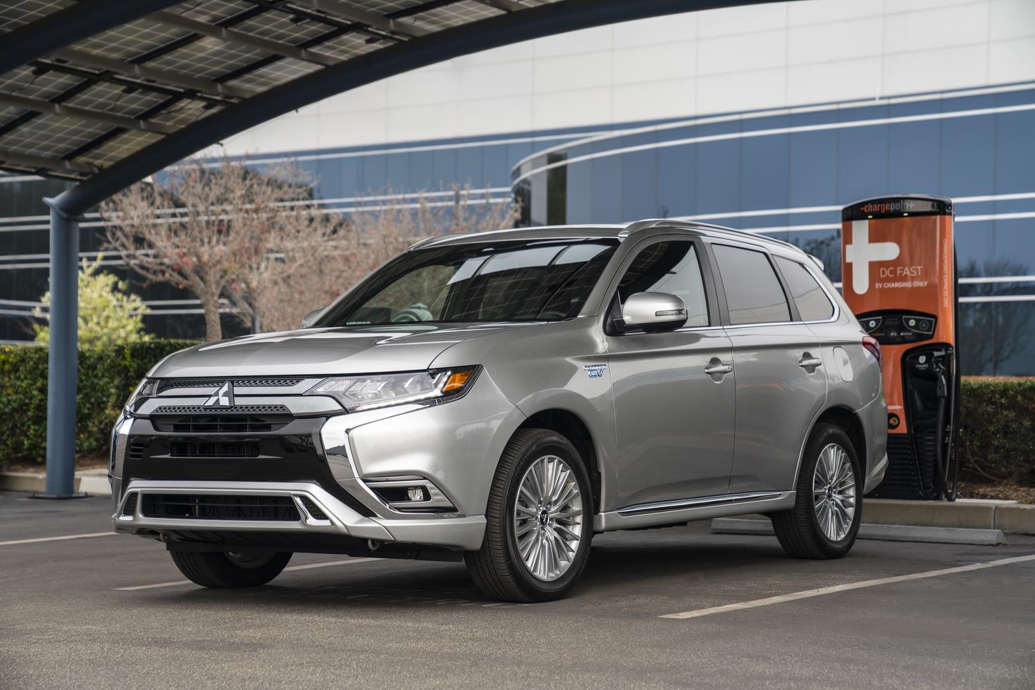 2020 mitsubishi outlander phev receives top safety rating from the nhtsa