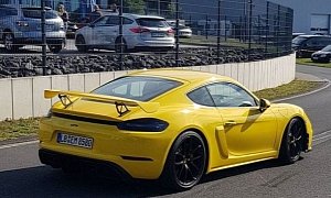 2020 Porsche 718 Cayman GT4 Spotted in Traffic, Looks So Sharp
