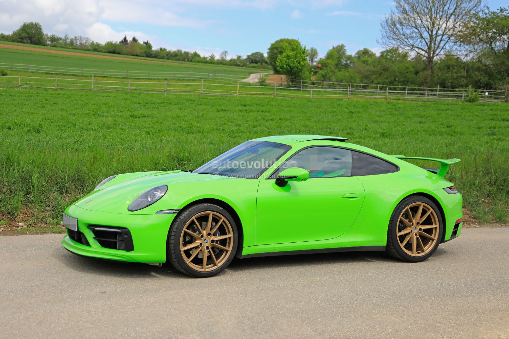 2020 Porsche 911 Carrera (Base Model) Spotted with Carrera Aerokit, Stands  Out - autoevolution