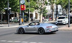 2020 Porsche 911 Speedster Spotted in Traffic, Looks Bewitching