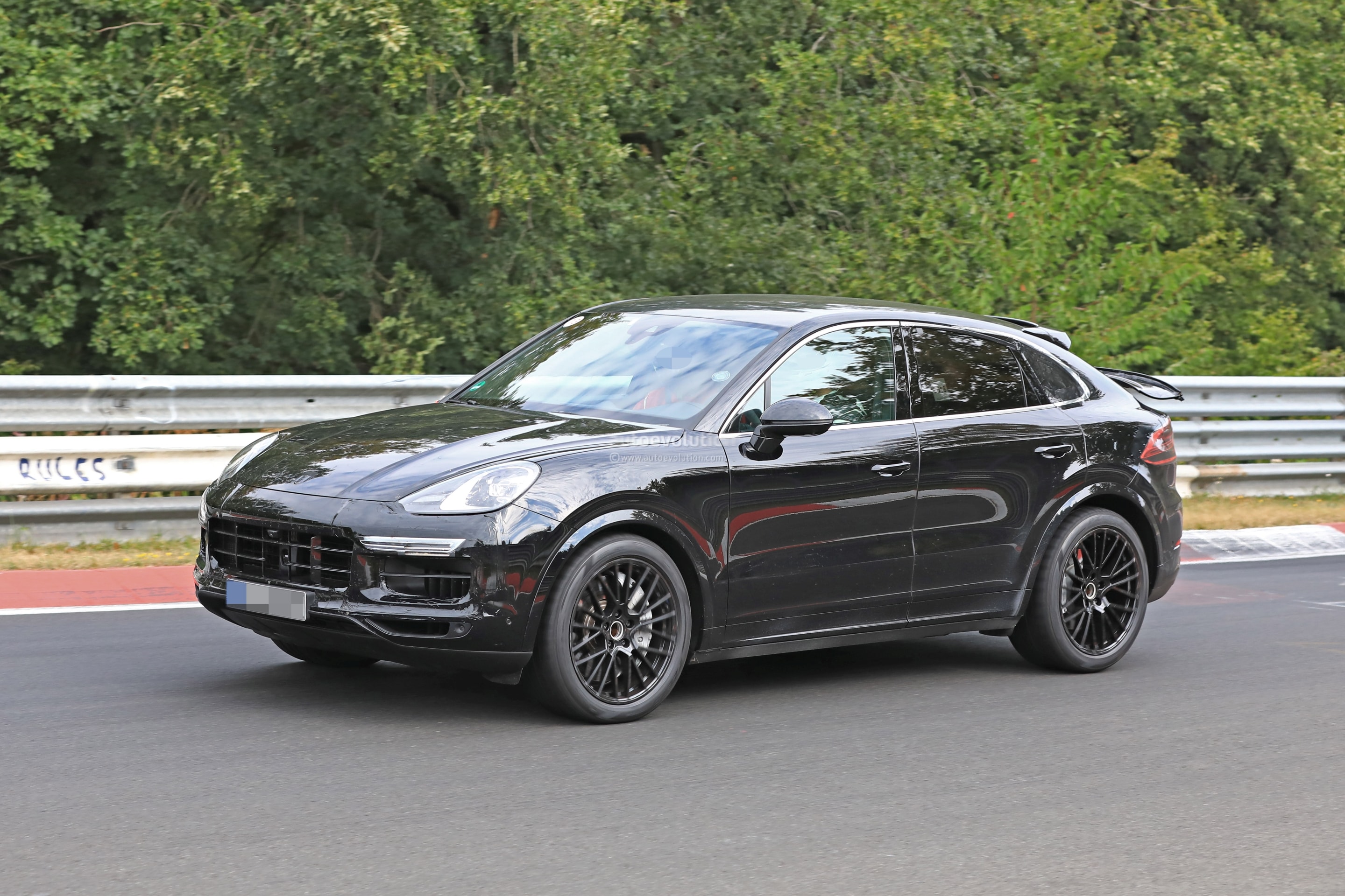 2020 Porsche Cayenne Coupe Hits Nurburgring, Prototype Shows Active