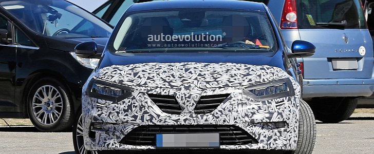 2020 Renault Megane Facelift Spied as Wagon With Fresh Design