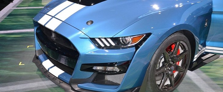 2020 Shelby GT500 Drops into Detroit With Carbon Wheels
