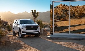 2021 Cadillac Escalade’s Huge Curved Screen Is Actually Split in 3 Smaller Ones