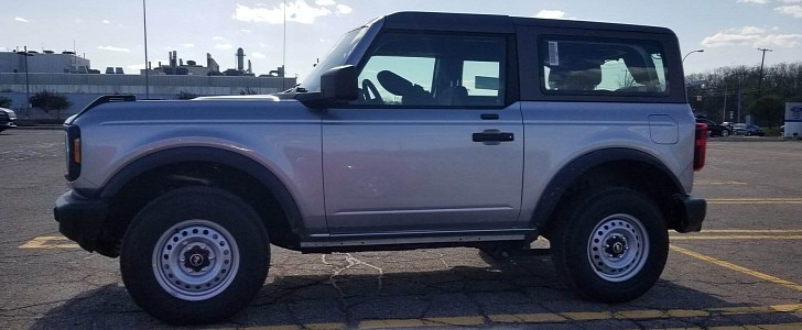Spotted 2-Door 2021 Ford Bronco Base at Michigan Assembly Plant via bronco6g.com