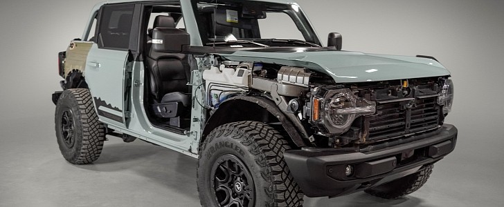 2021 Ford Bronco without doors, fenders, front grille