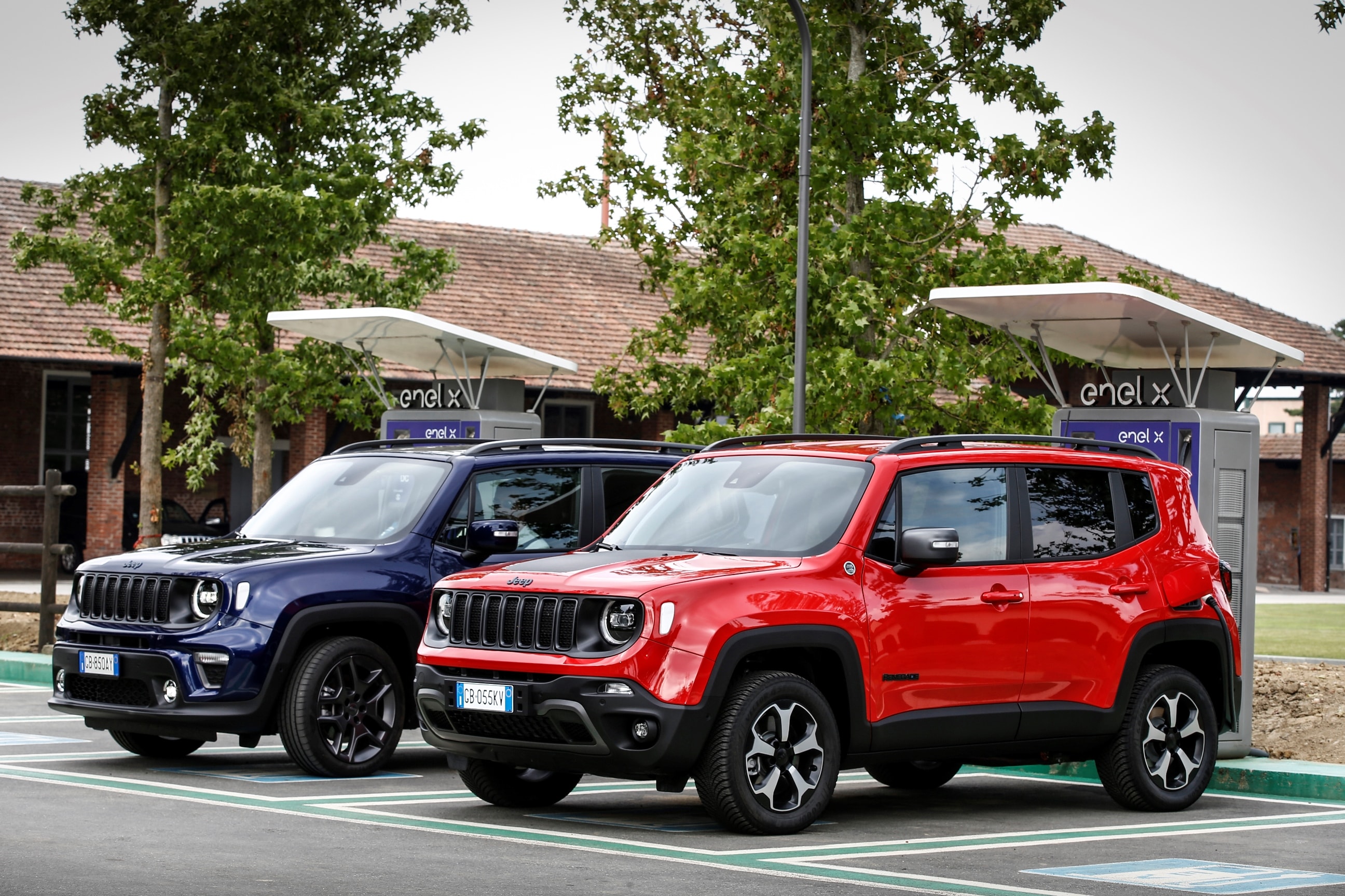 21 Jeep Renegade 4xe Plug In Hybrid Price Announced In The Uk It S Not Cheap Autoevolution
