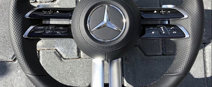 2021 Mercedes S-Class steering wheel