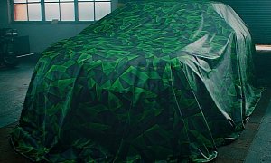 2021 Opel Mokka Electric Loses Tarp, Reveals the Same Green Camouflage