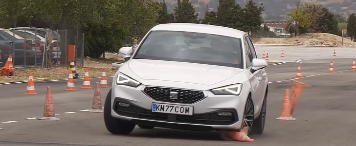 2021 SEAT Leon Struggles in Moose Test, Handles Worse Than Old Model