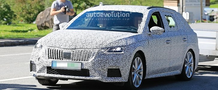 2021 Skoda Octavia RS Spied for the First Time as Wagon, Could Be a Diesel