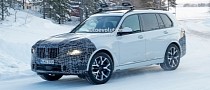 2022 BMW X7 LCI Looks Like It’s Getting a 1990s Dodge Ram Truck Front End