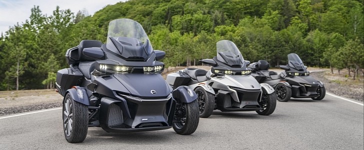 The 2022 Can-Am Spyder RT lineup boasts cool new colors and high-performance features