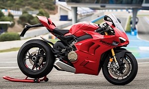 2022 Ducati Panigale V4 Shines From All Angles in Fresh and Hot Track Pics