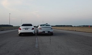 2022 Genesis G70 3.3T Drag Races Mercedes-AMG C 43, Loses Every Single Time