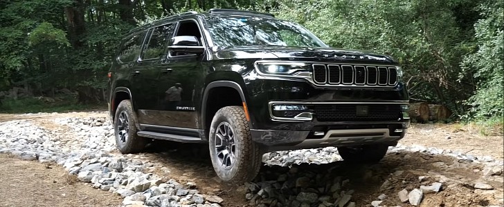 2022 Jeep Wagoneer goes slightly off-road near New York, TFLoffroad checks it out