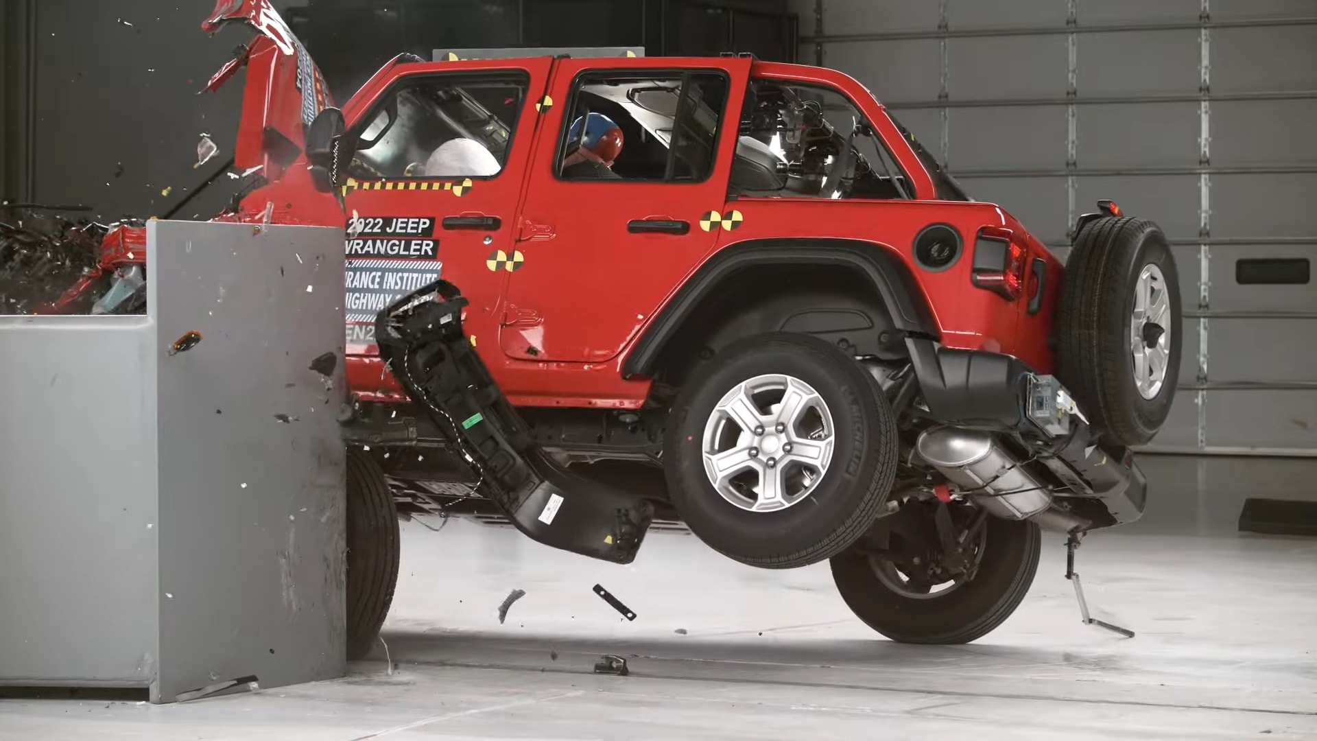 2022 Jeep Wrangler Rolls Over During 40MPH Crash Test autoevolution