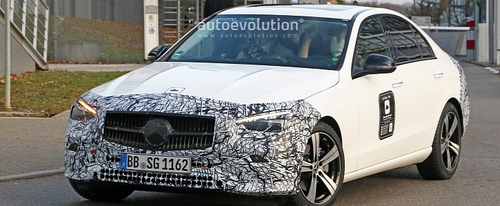 2022 Mercedes-Benz C-Class Loses Most Camo in Latest Spyshots
