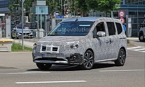 2022 Mercedes T-Class Caught Undergoing Tests, Still Mostly Just a Renault Kango