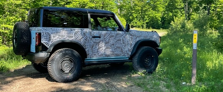 2023 Ford Bronco in blue