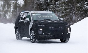 2023 Hyundai Palisade Facelift Spotted While Testing Its New Face in the Snow