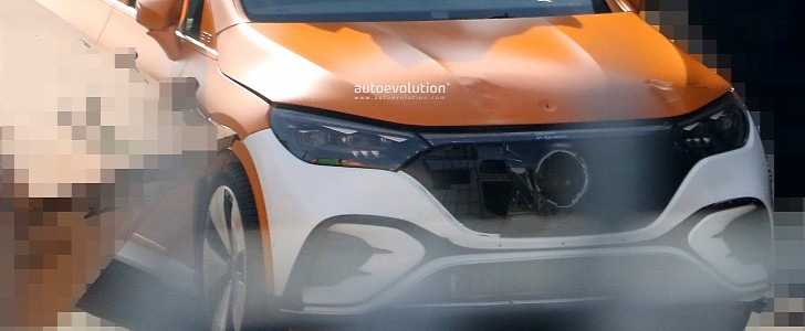 2023 Mercedes-Benz EQE SUV uncamouflaged prototype