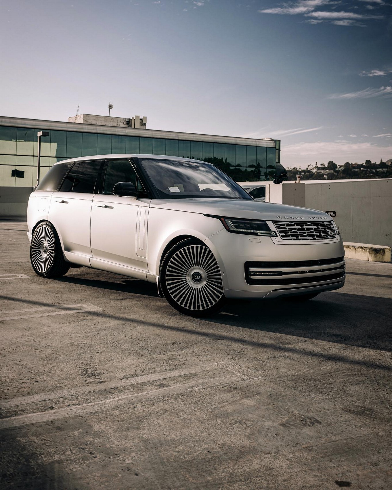 2023 Range Rover Flaunts Posh Satin Silver ‘aluminum Wrap And Brushed