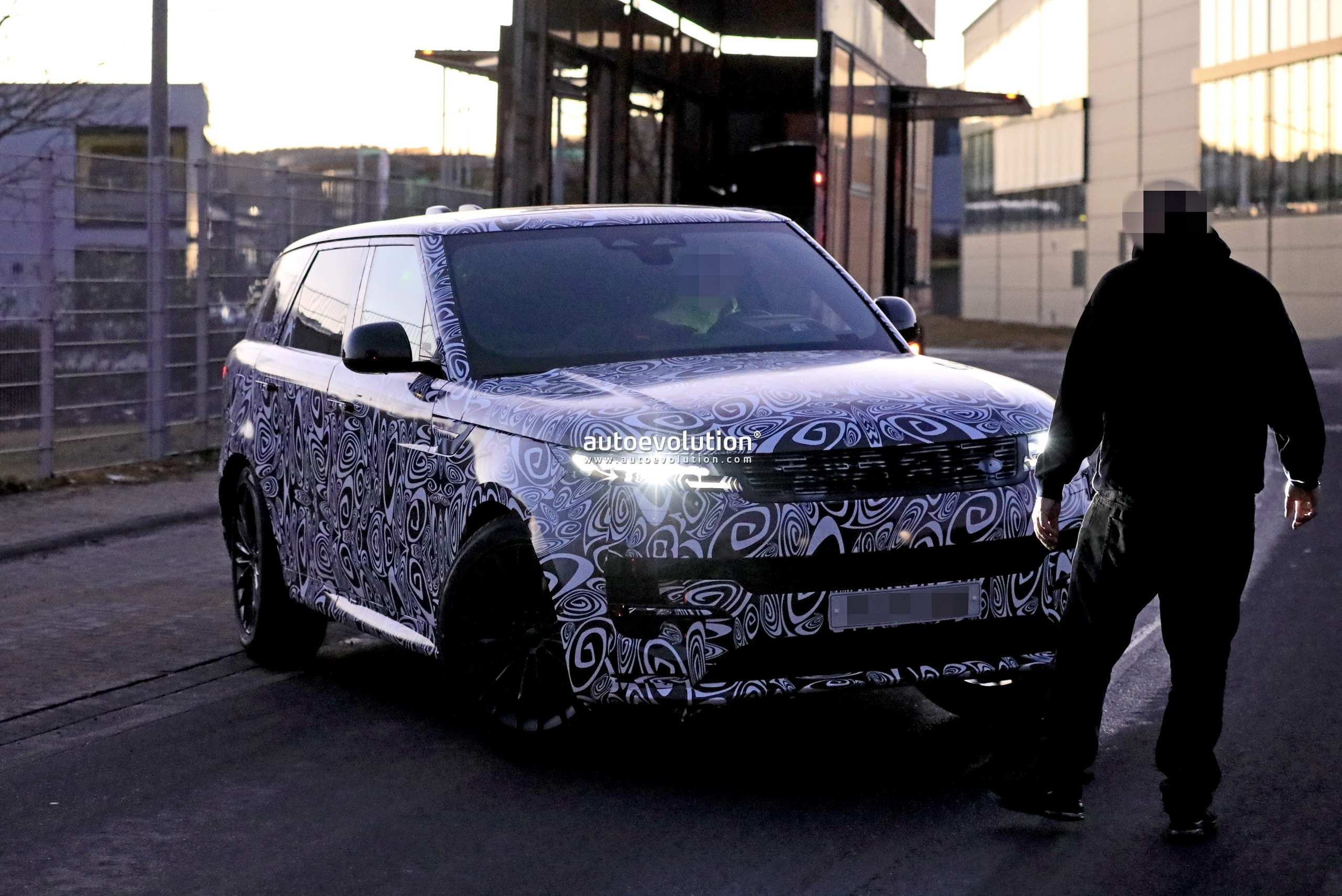 2023 Range Rover Sport Drops the Fake Cladding, Shows Sleek Shape